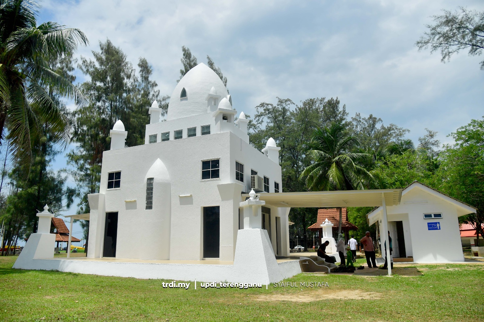 Surau Pantai Batu Buruk Berwajah Baru