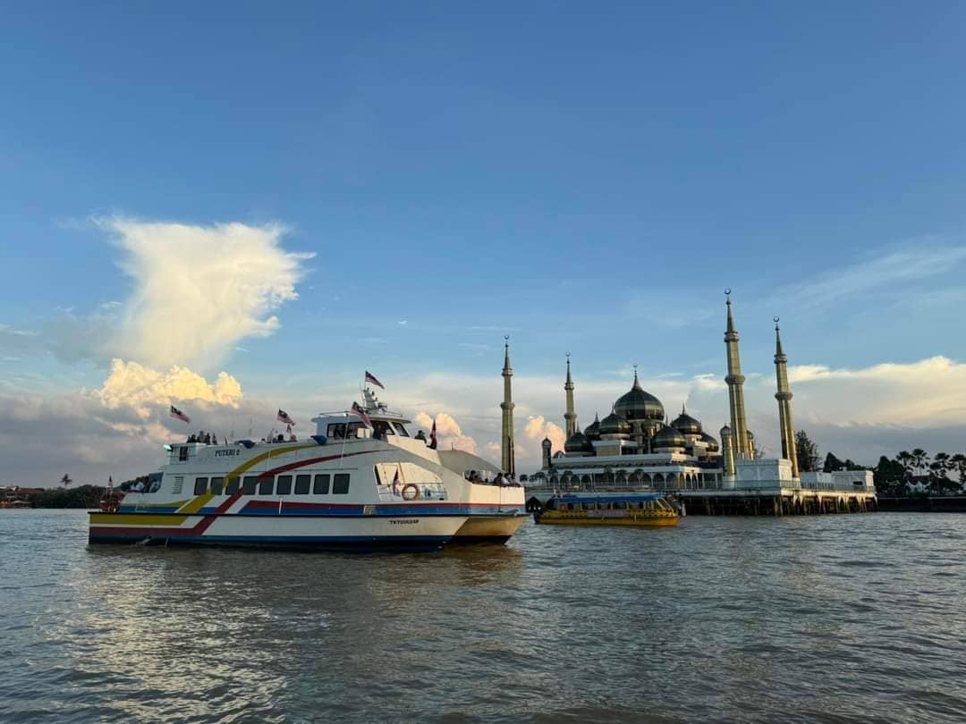 TTI Perkenalkan Dua Feri Crystal Cruise Sempena Kemerdekaan
