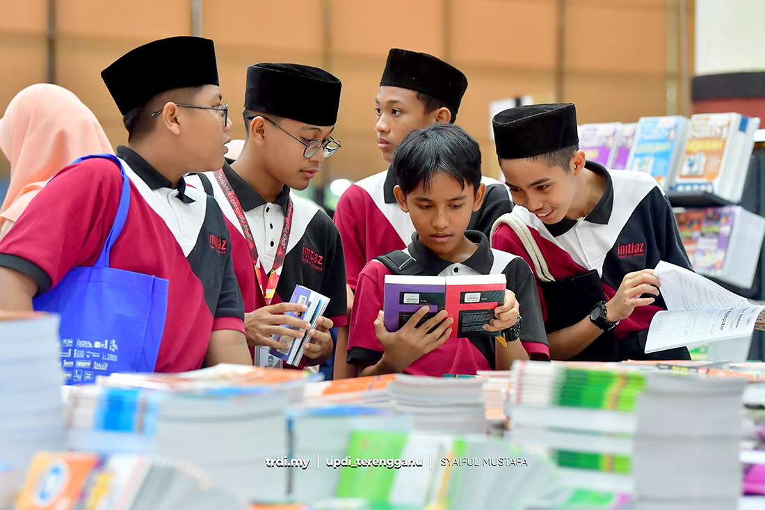 Media Sosial Jadi Ancaman Besar 'Ulat Buku'