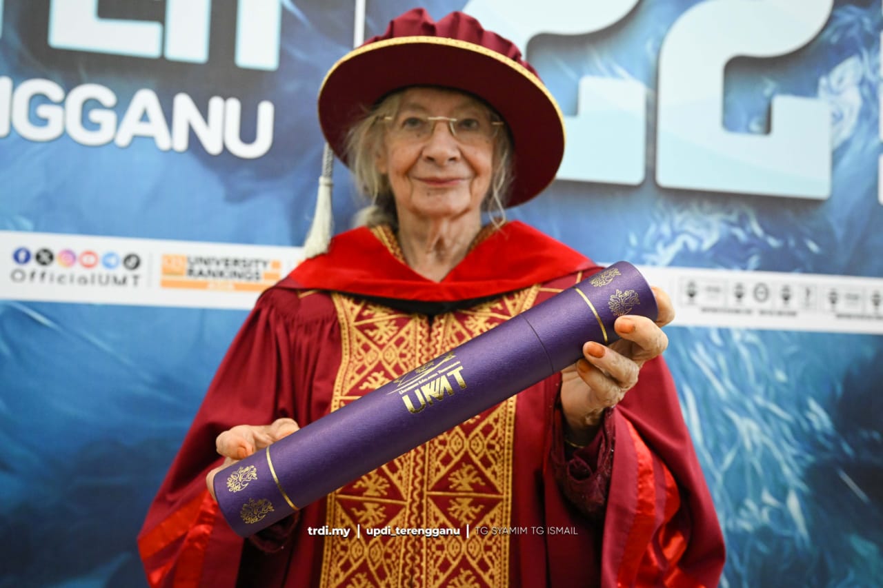 Impian Rohani Bergelar Doktor Falsafah Tercapai pada Usia 81 Tahun