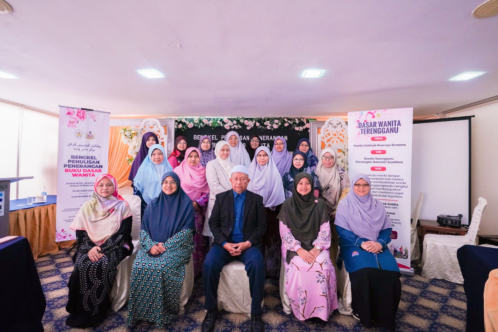 Dua Negeri SG4 Terbit Buku Penerangan Dasar Wanita