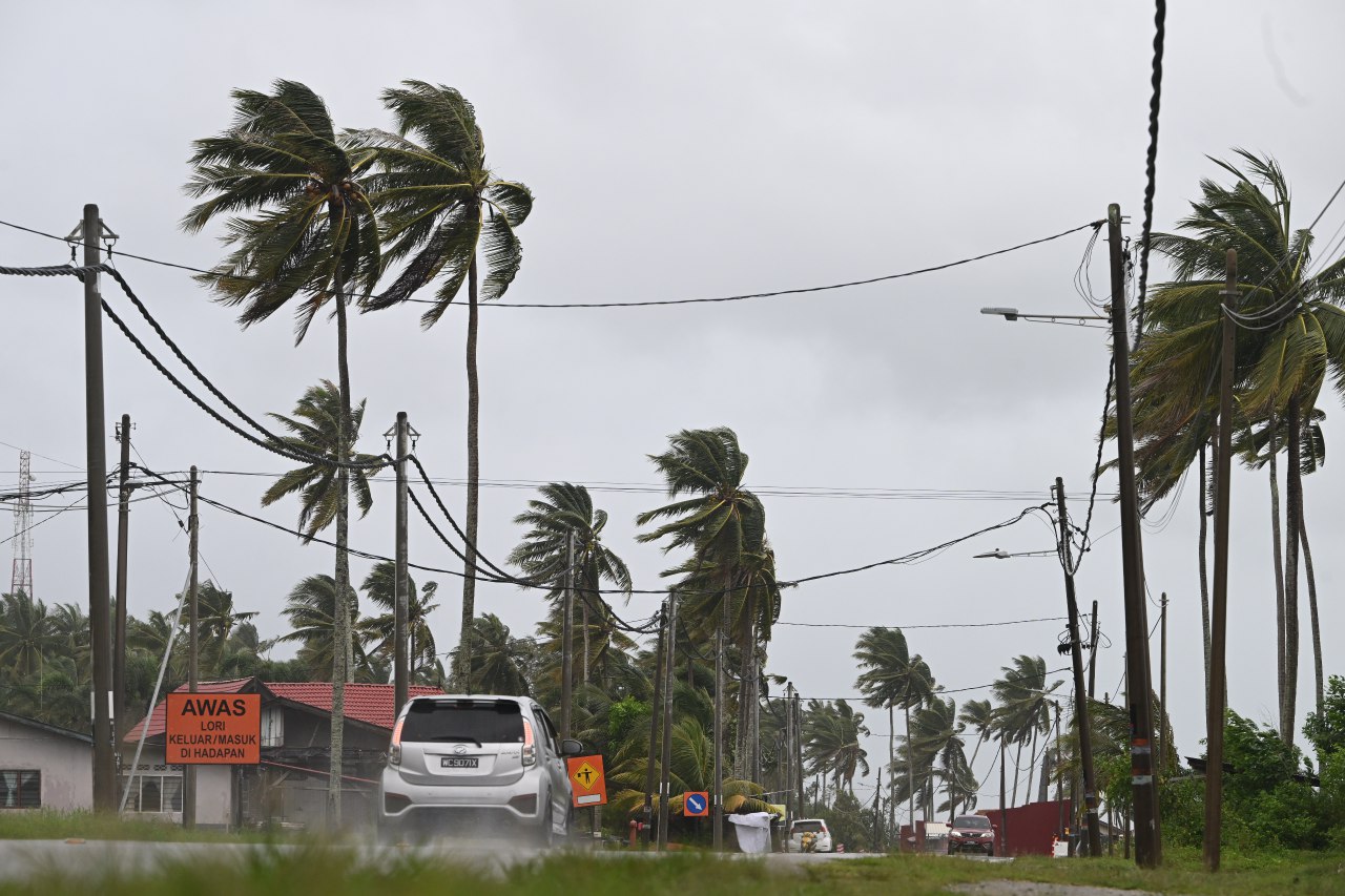 Amaran Hujan Lebat Berterusan Peringkat Bahaya di Terengganu, Kelantan Hingga Sabtu