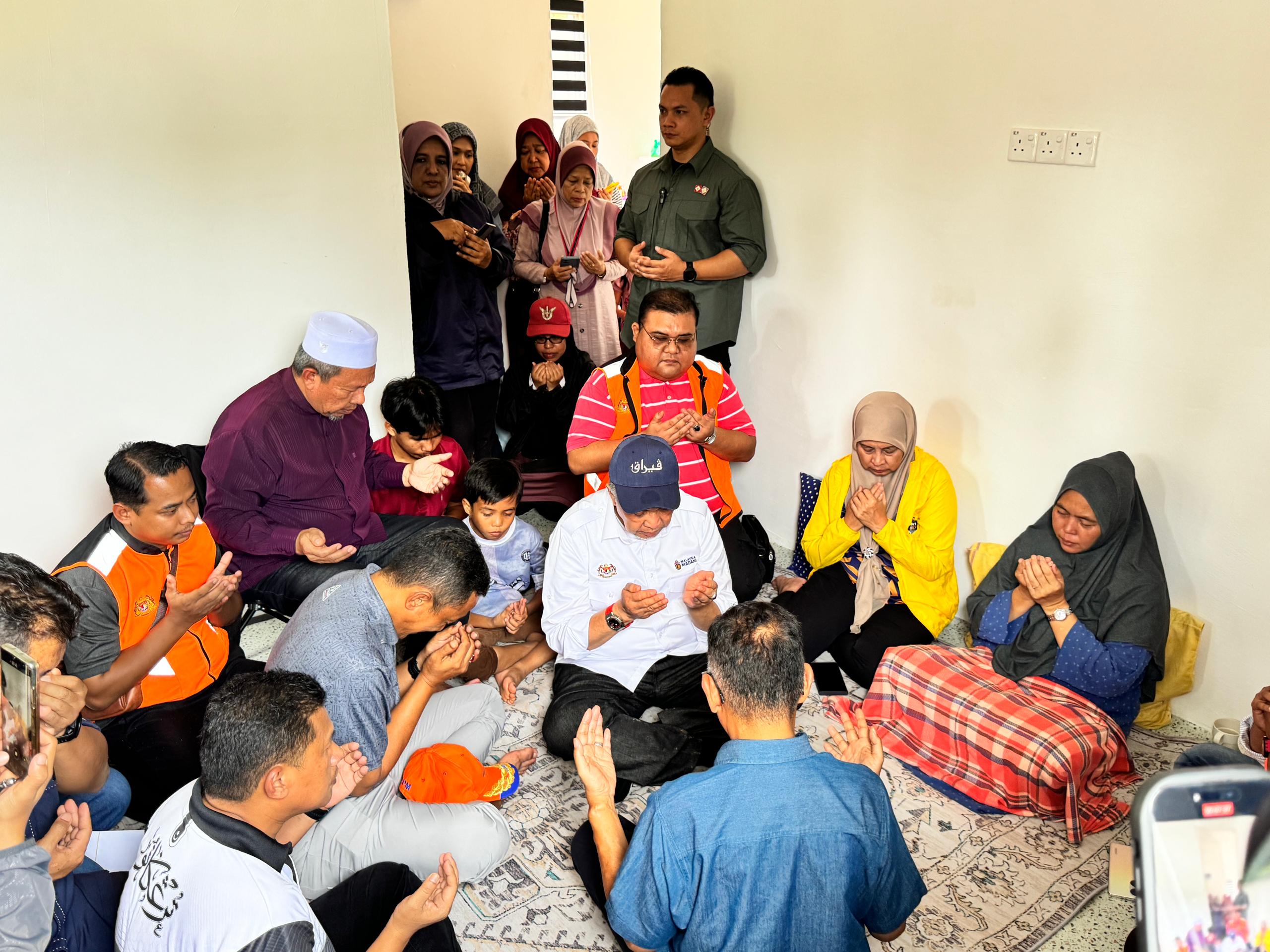 Ahmad Zahid Arah Pihak Berkuasa Pantau Lokasi Tanah Runtuh