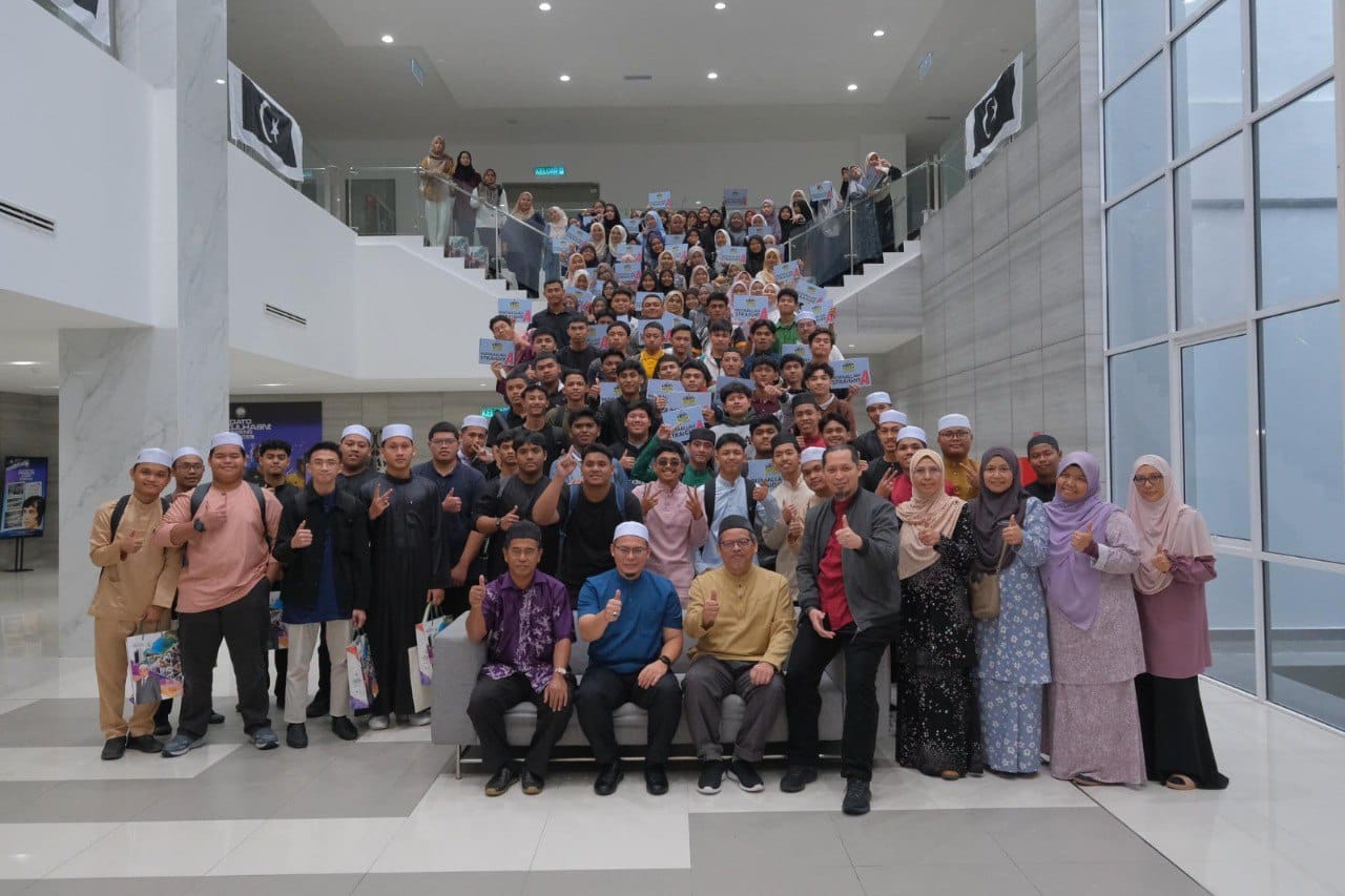 Pelajar Tetap Semangat Hadir Kem Motivasi Walau Berhadapan Banjir