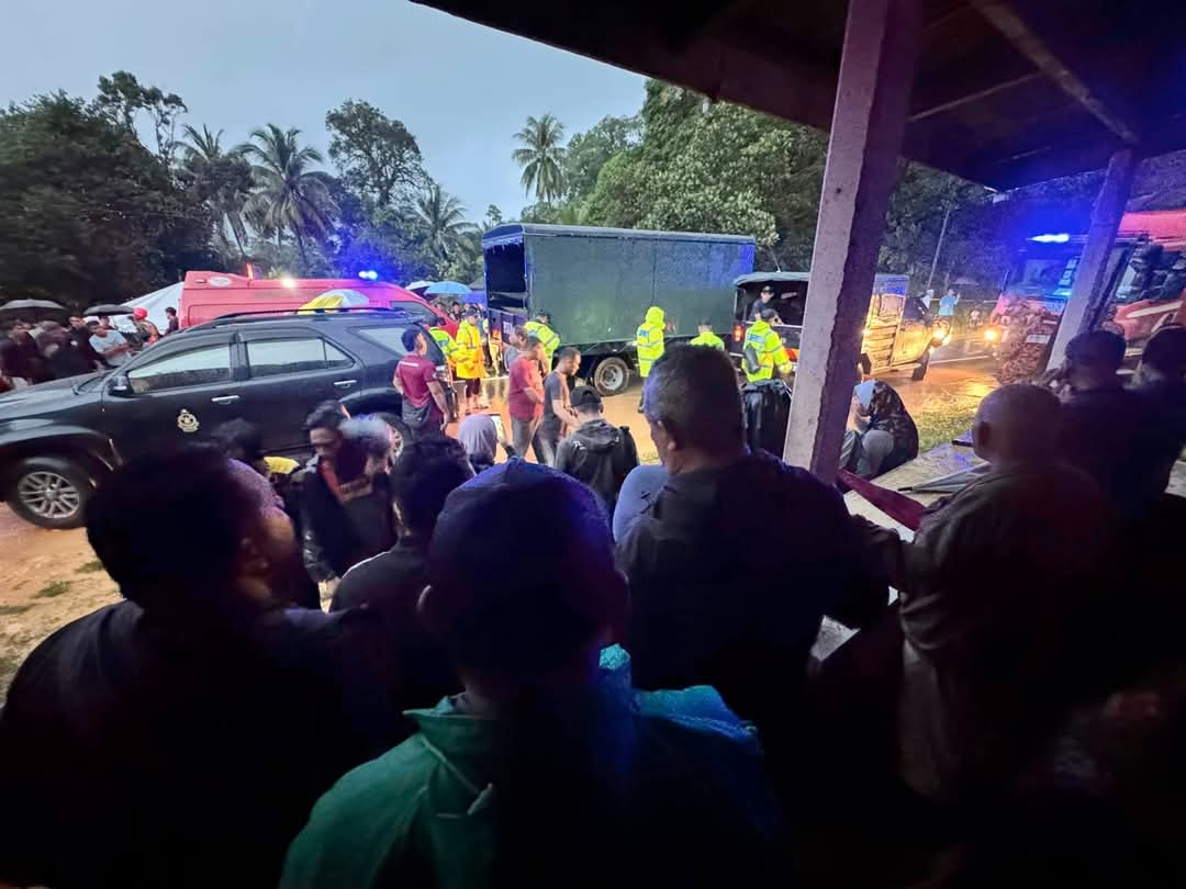 Tanah Runtuh: Dua Beradik Maut, Seorang Tercedera