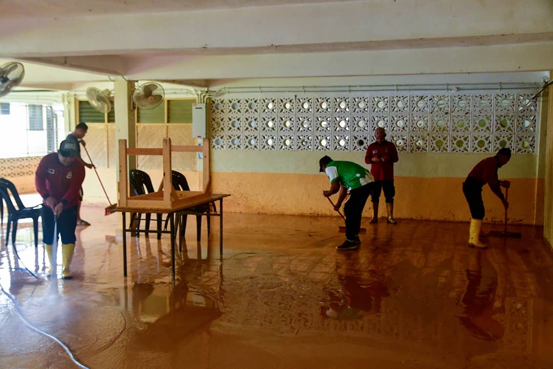 Pasca Banjir: NGO Giat Turun Padang, Bantu Bersihkan Rumah Rakyat Terjejas