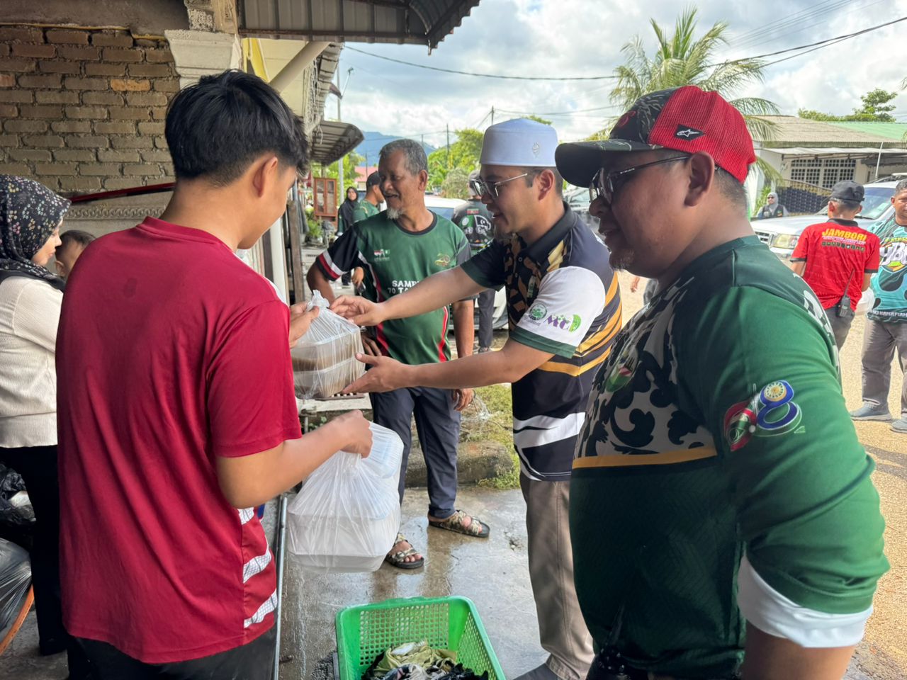6,000 Pek Makanan Diagih Kepada Mangsa Banjir Taman Rakyat Jaya