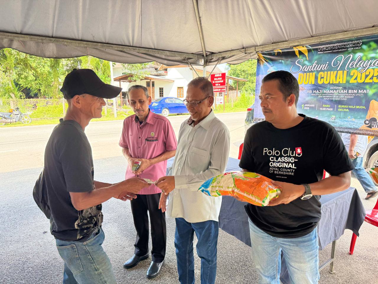 Lebih 300 Nelayan Terima Bantuan