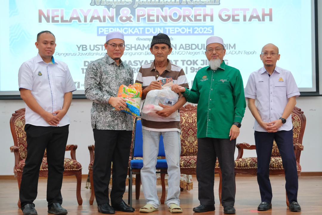 Nelayan, Penoreh Getah Terima Bantuan Bencana