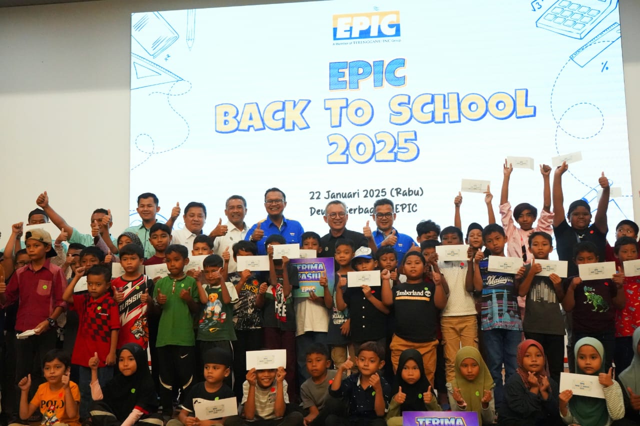 100 Asnaf, Anak Yatim DUN Kijal Terima Baucer Persekolahan RM20,000