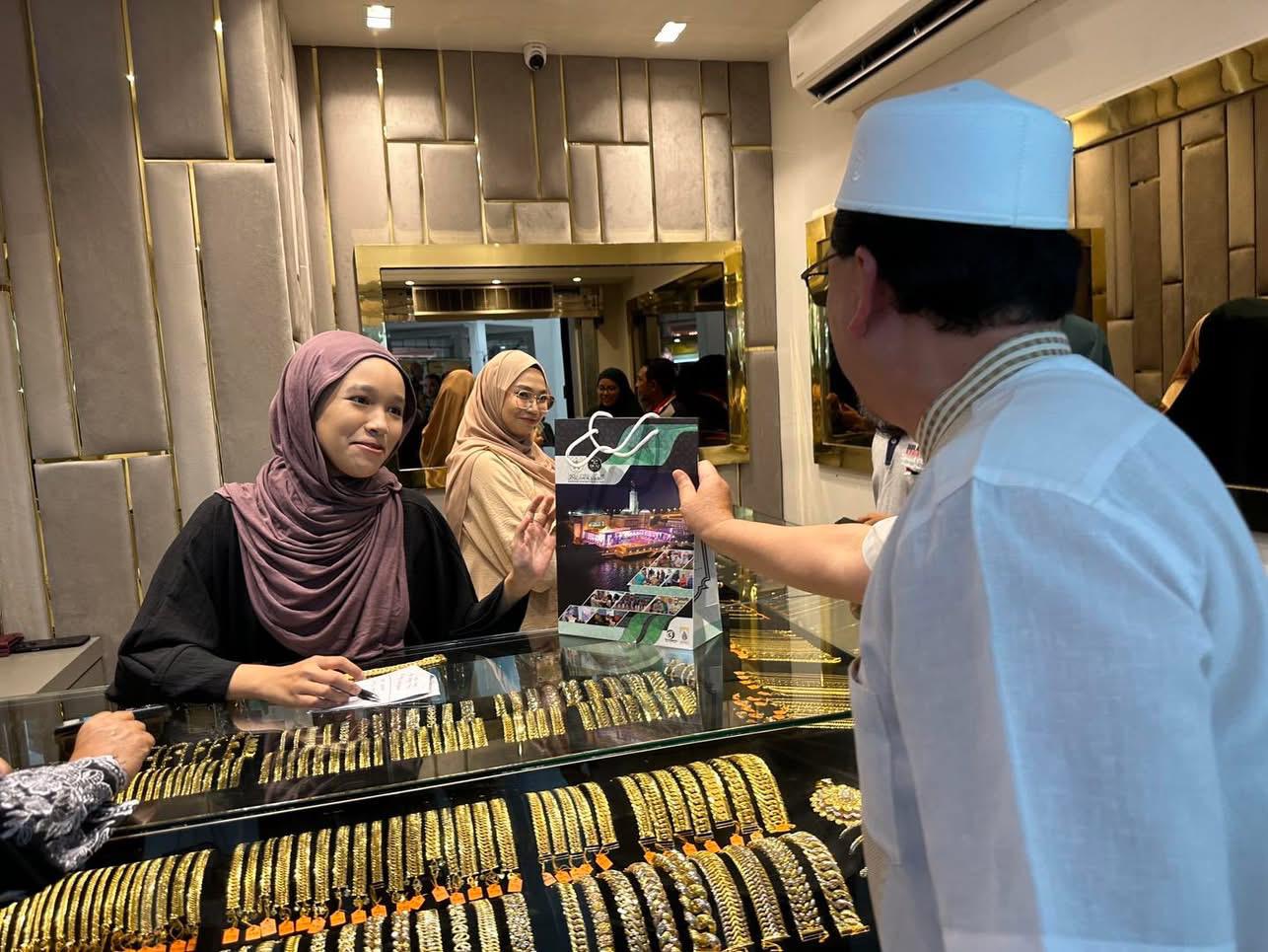 DUAT Ajak Pengunjung Pasar Payang Hayati Agama Sambil Beli Belah