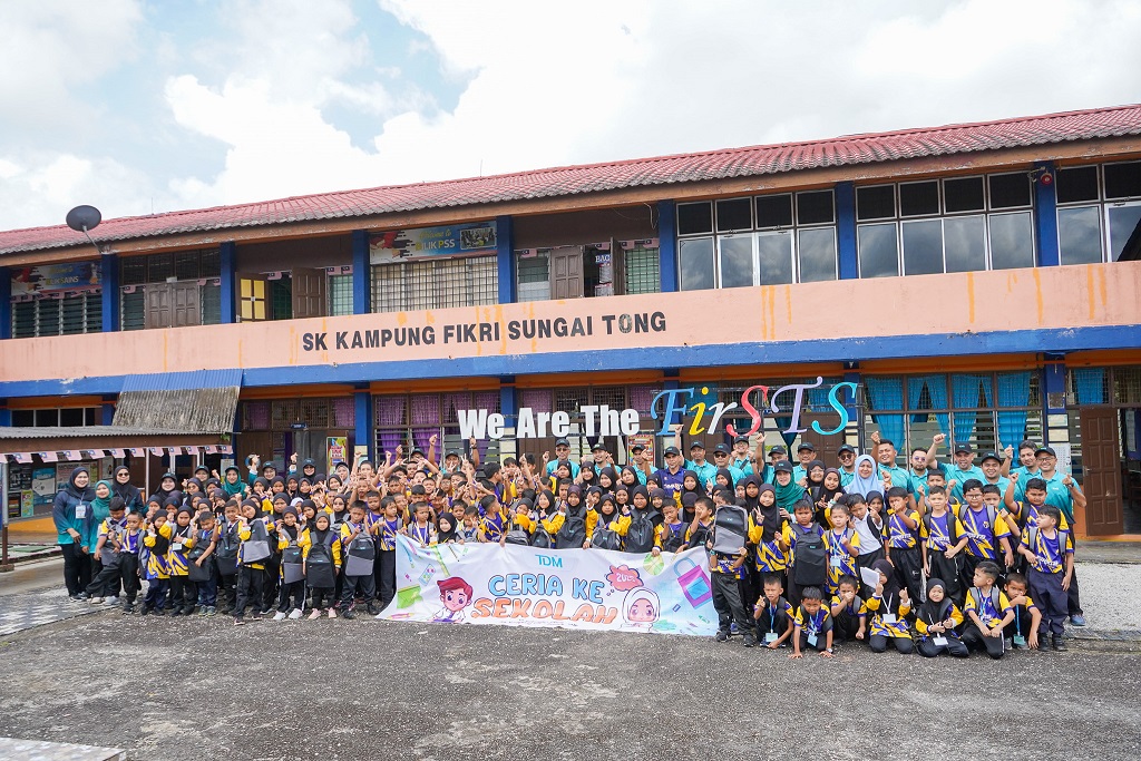 TDM Jayakan Program ‘Ceria Ke Sekolah’ Bersama Murid SK Kampung Fikri