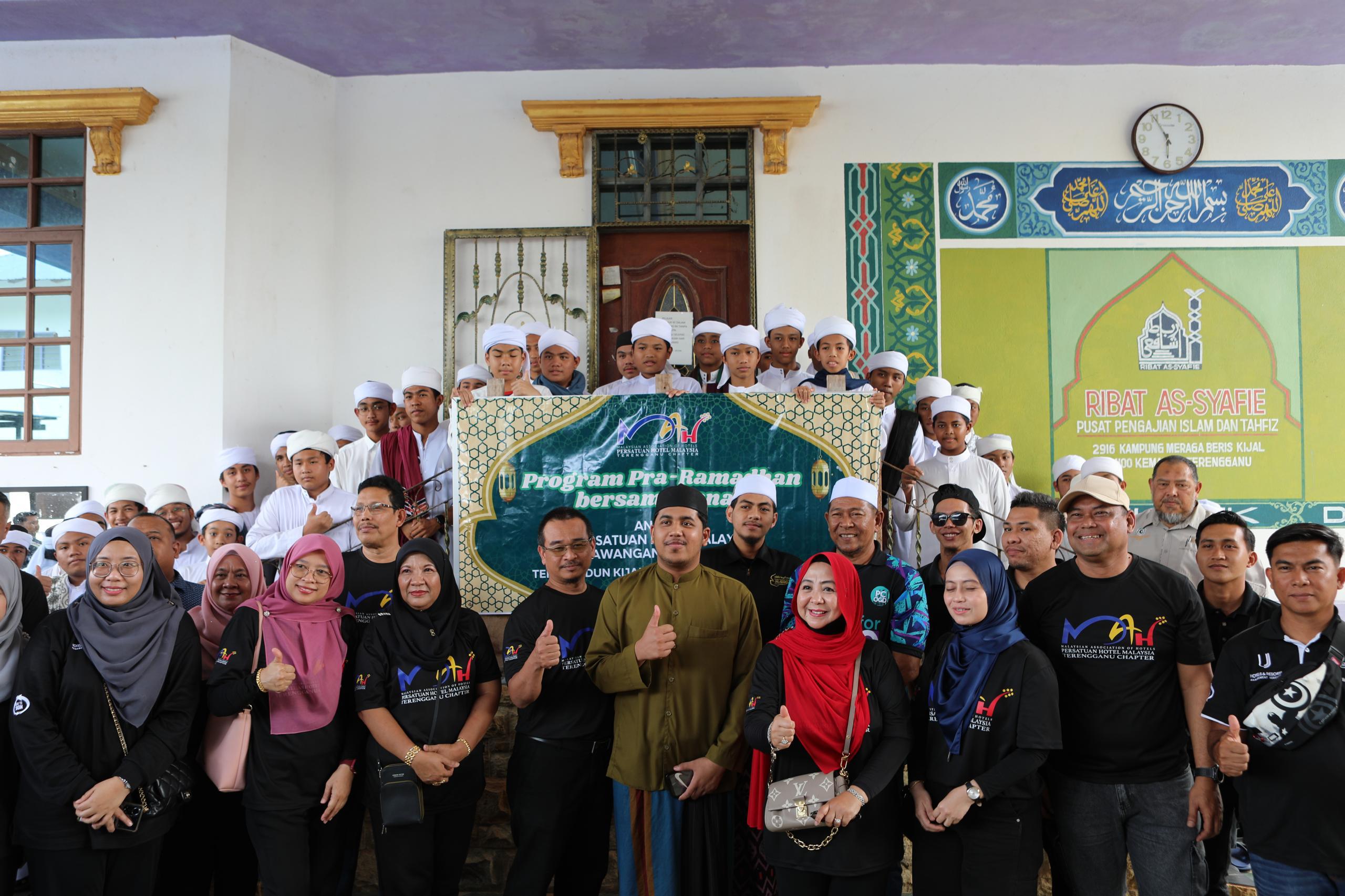 MAH Terengganu Sumbang Barang Keperluan Harian di Tujuh Madrasah
