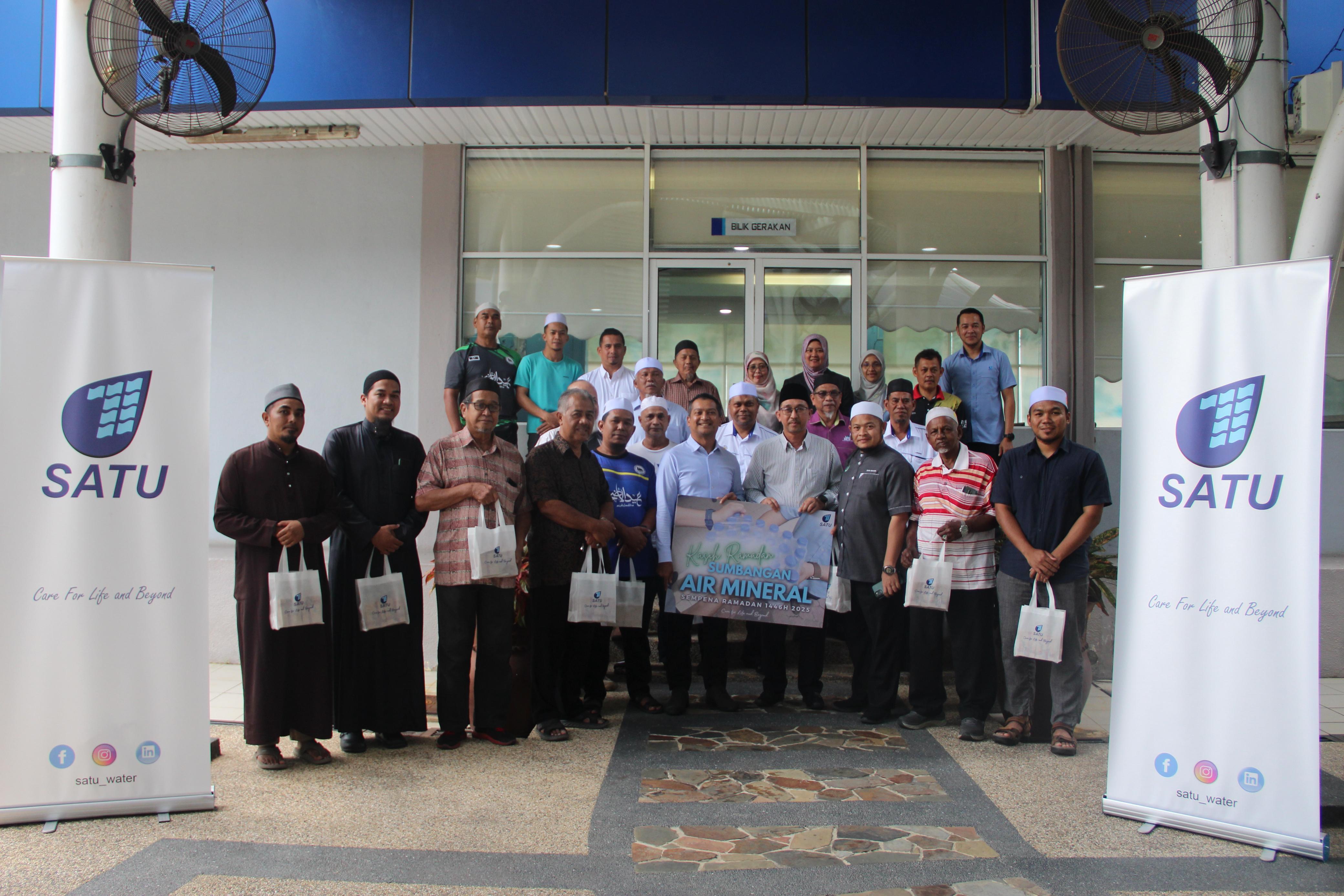 50,000 Botol Air Mineral Untuk Lebih 40 Masjid