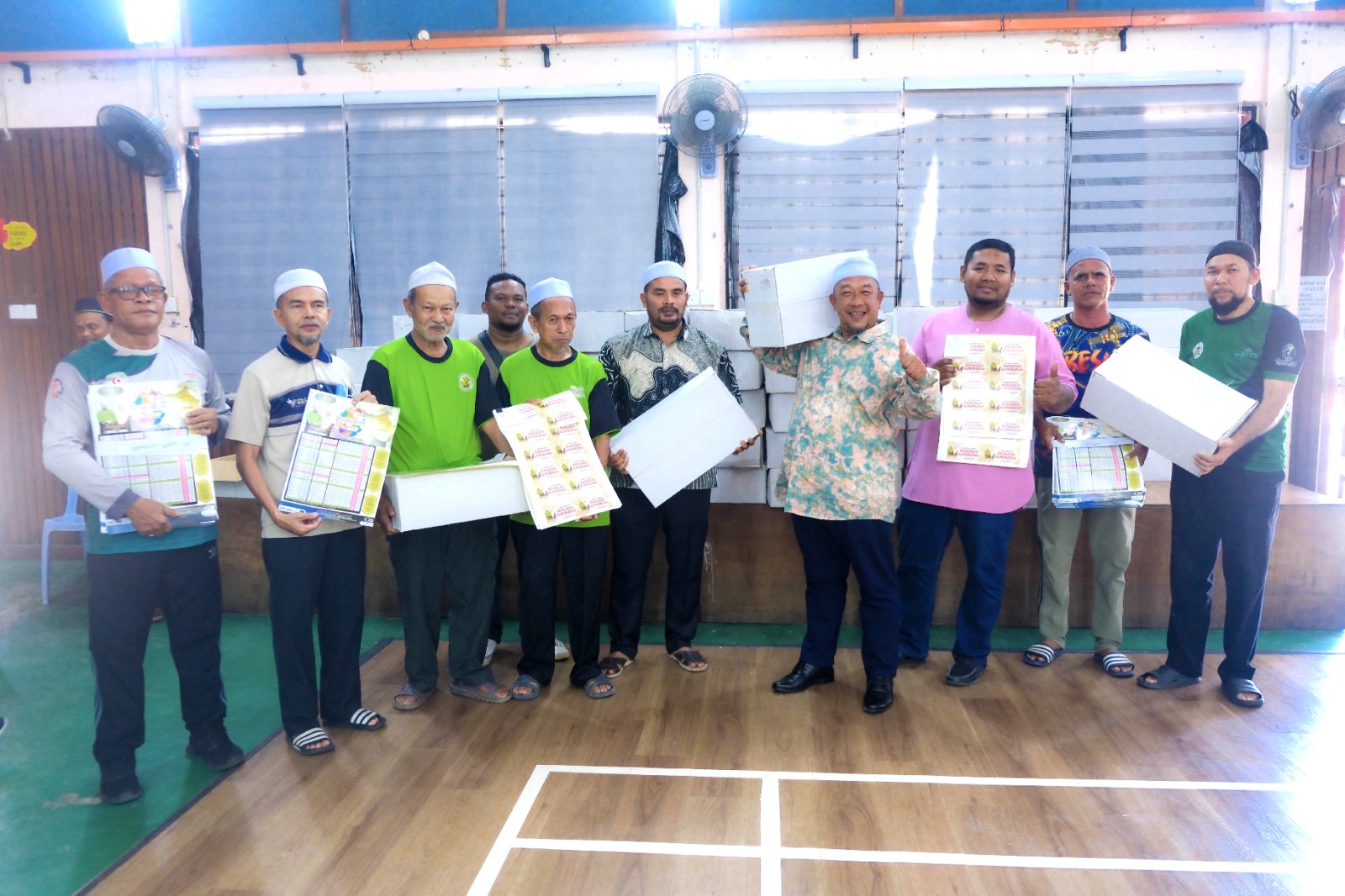 ADUN Kuala Besut Agih 8000 Kotak Kurma Semarakkan Ramadan