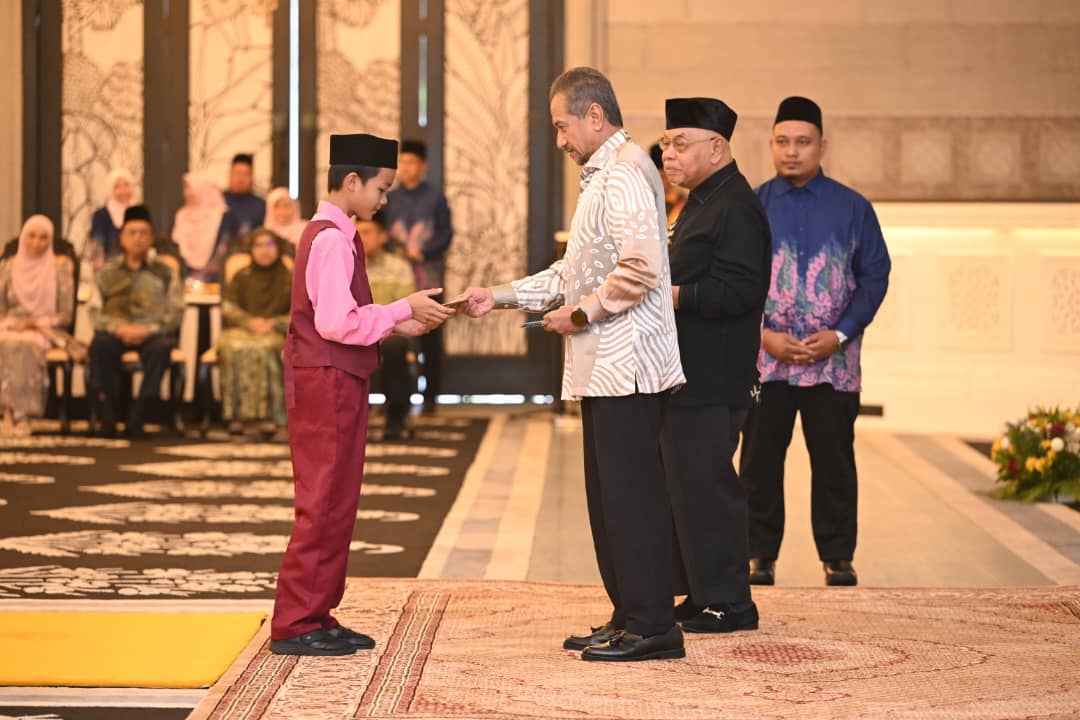 Sultan Mizan Kurnia Sumbangan Aidilfitri