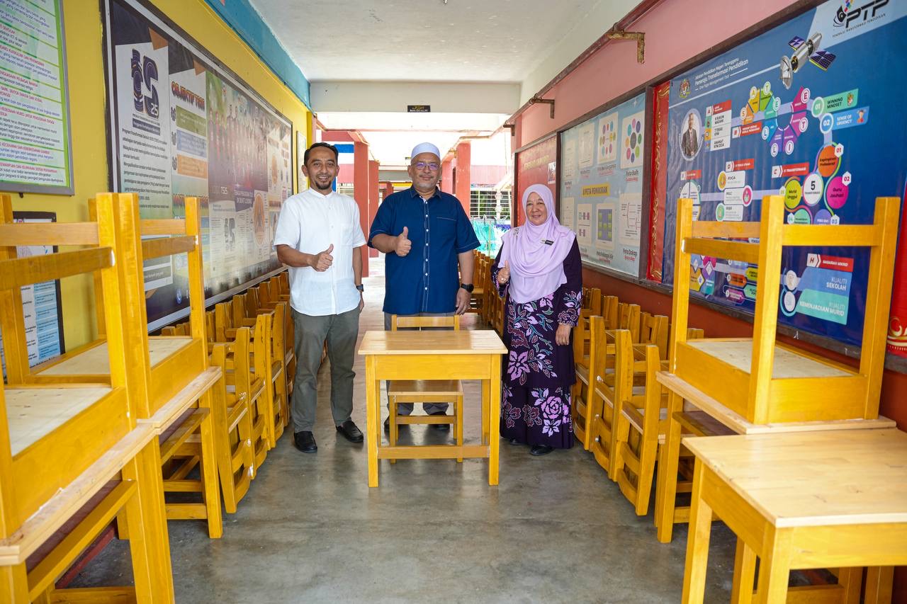 SK Bukit Losong Terima Sumbangan Meja, Kerusi Baharu