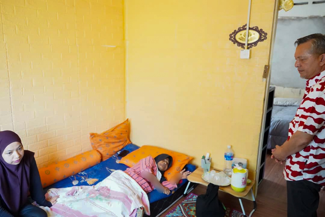 “Mak Lebih Penting” – Nor Ain Pulang Tinggal Kerjaya Jaga Ibu