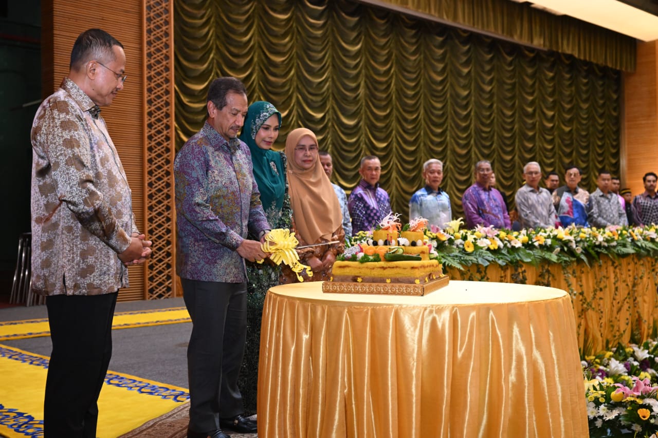 Sultan Terengganu Dirai Majlis Jamuan Negeri