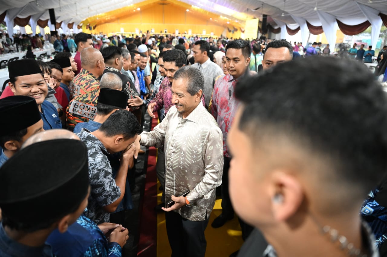 Sultan Mizan Hadir Majlis Jamuan Teh Bersama Rakyat Di Setiu