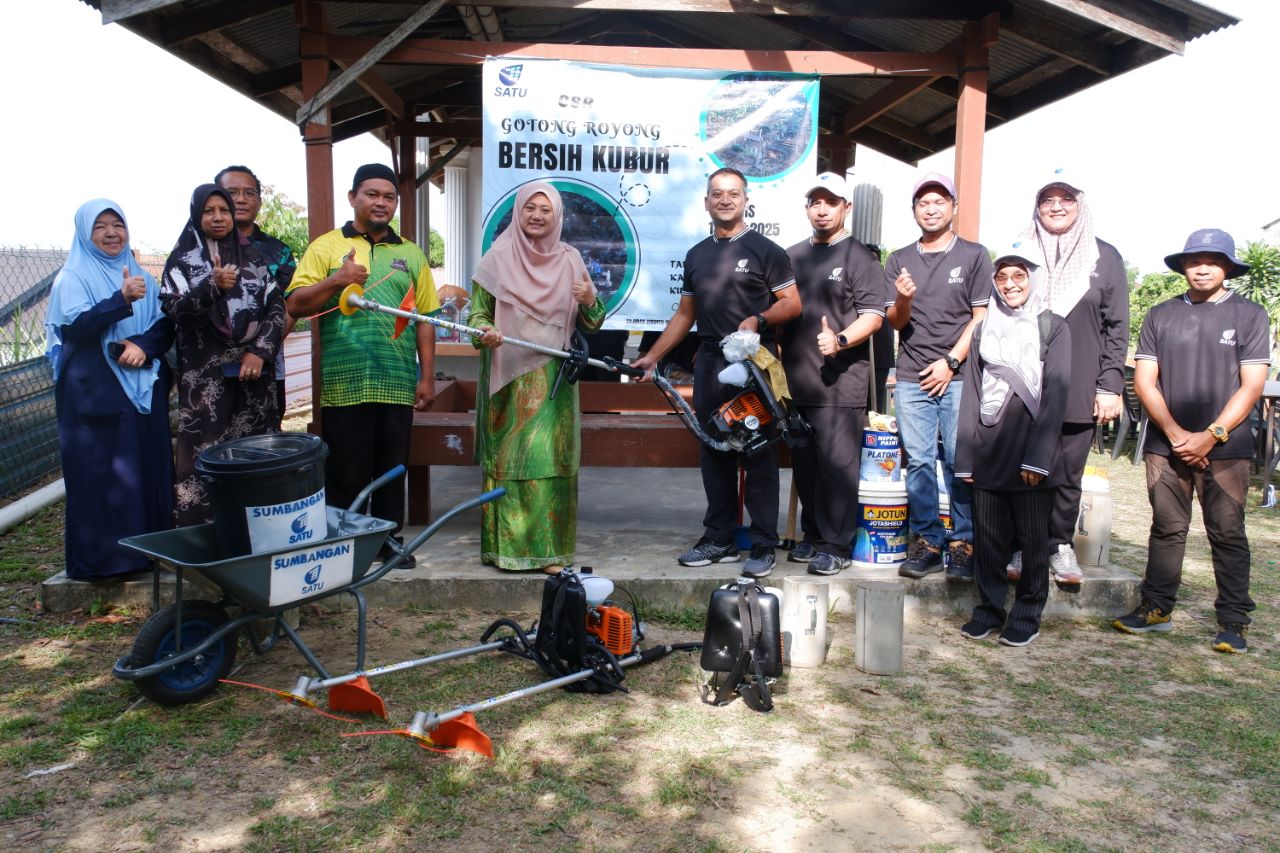 70 Kakitangan SATU Gotong-Royong Bersih Kubur