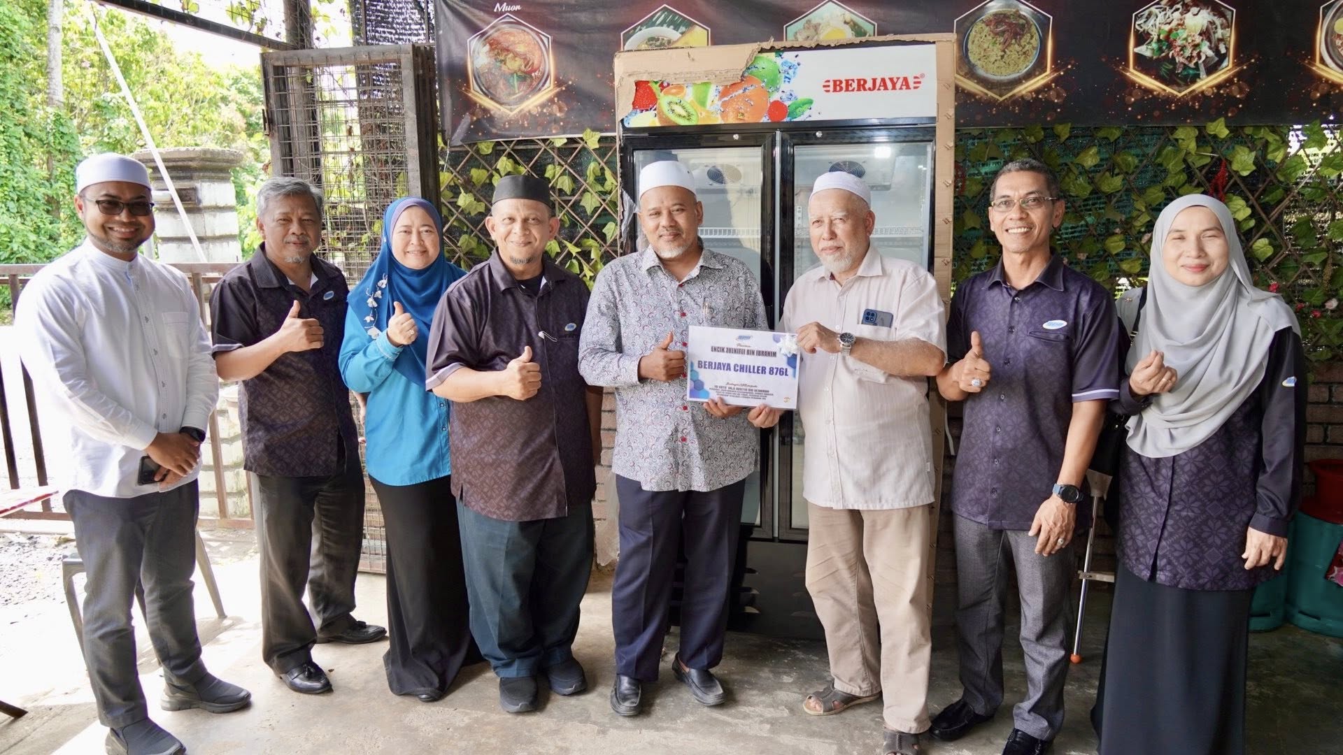 Bantuan Khas YPU Beri Semangat Kepada Pengusaha Bujuk Corner