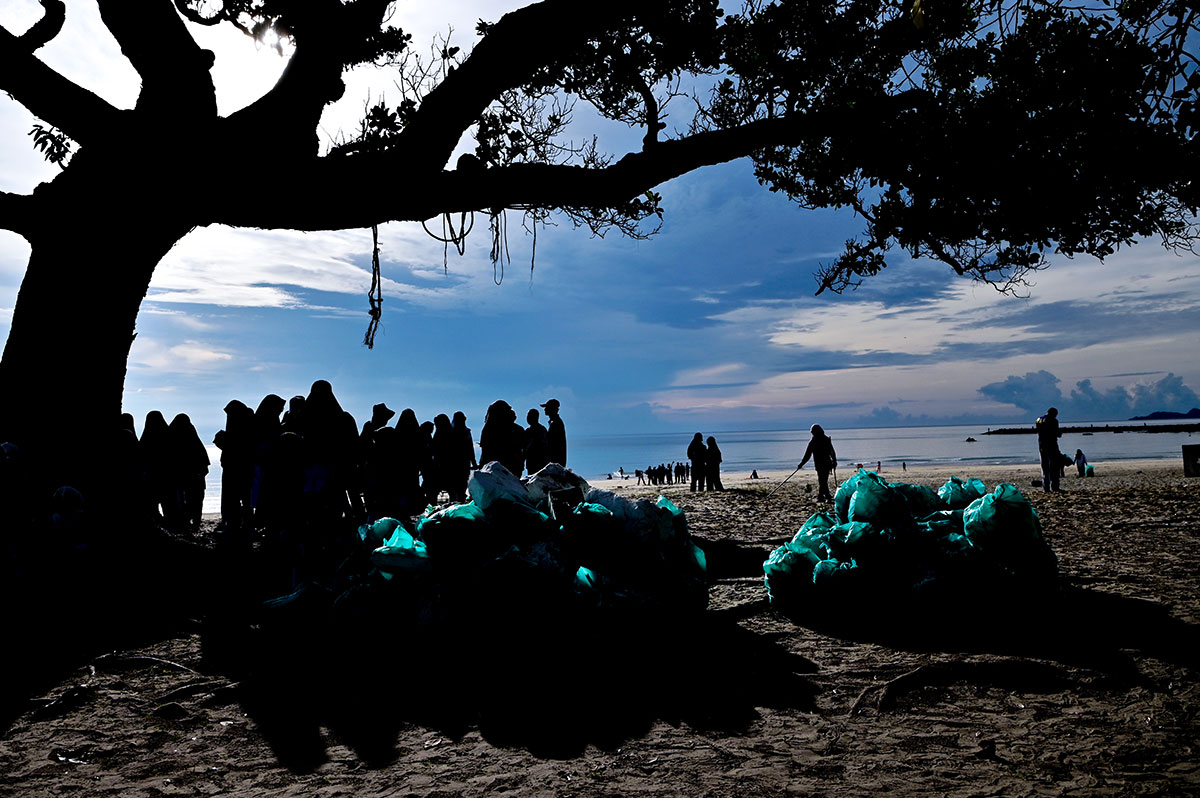 381.4kg Sampah Dikumpul di Pantai Pandak