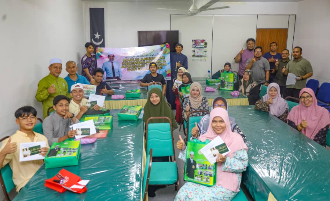 ADUN Bukit Besi Taja SSPN-i Buat Pelajar Cemerlang SPM