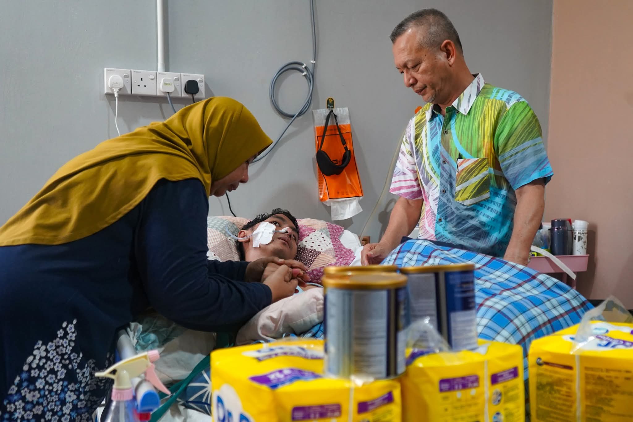 Belum Sempat Bergelar Mahasiswa, Irfan Kini Hanya Mampu Terbaring