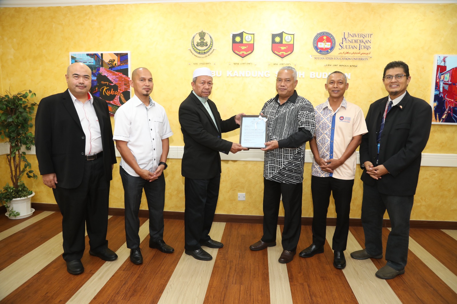 Kerajaan Terengganu Sampai Penghargaan kepada UPSI Bantu Mangsa Nahas