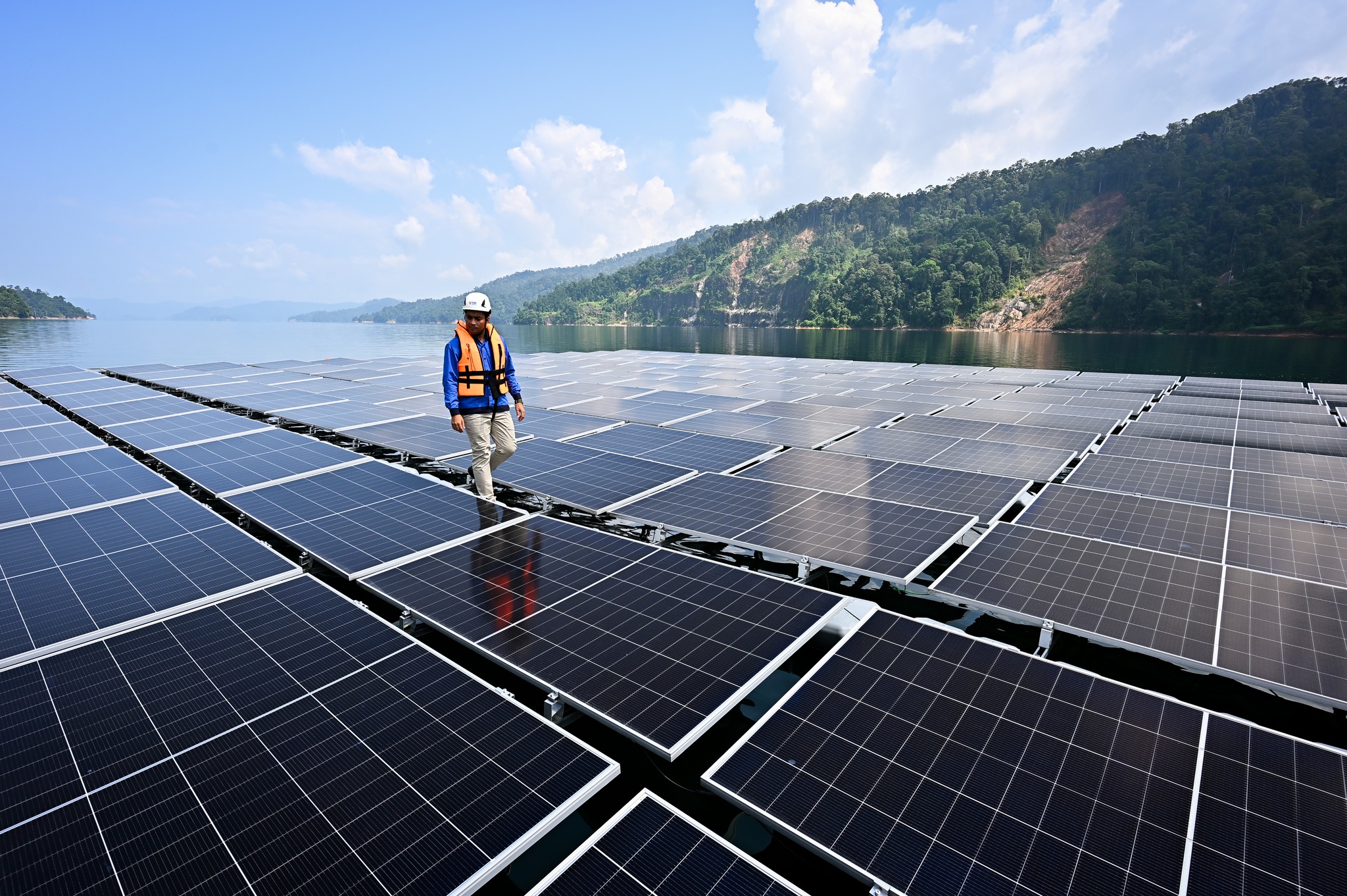 Tasik Kenyir Makes History as Terengganu Launches Mega Renewable Energy Project