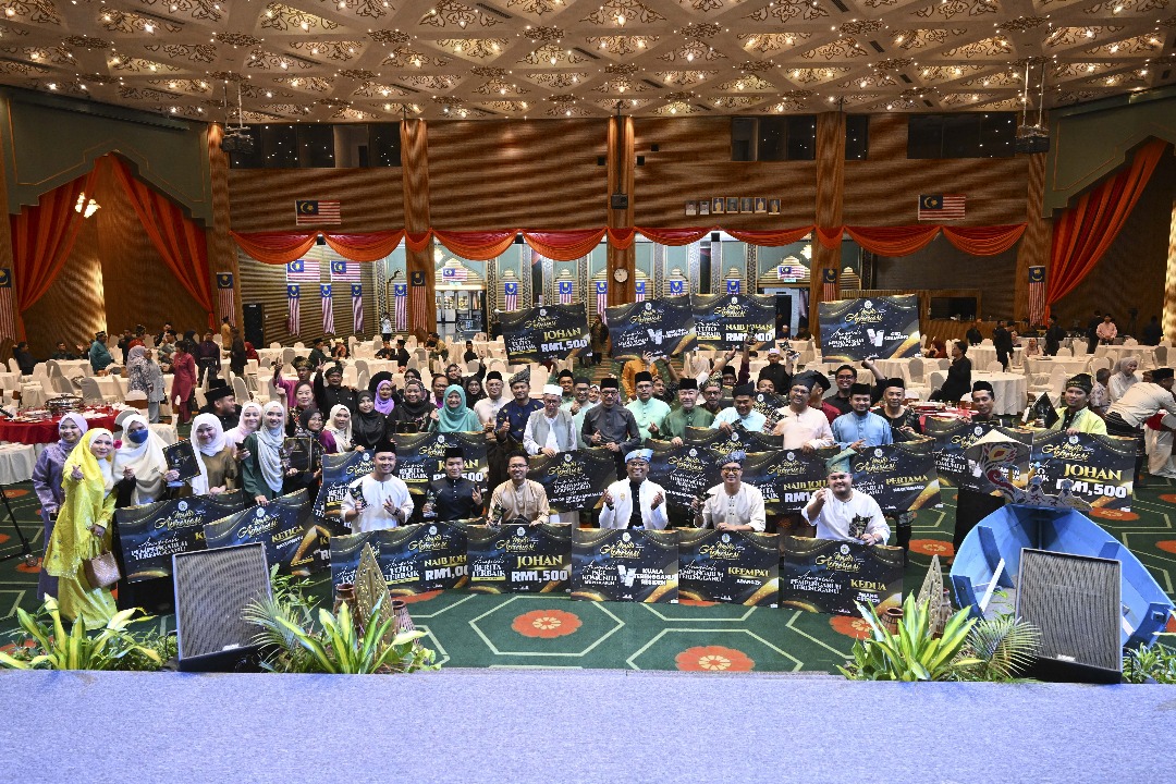 Mantan Menteri Agama, Bekas Penerbit Jejak Rasul Terima Anugerah