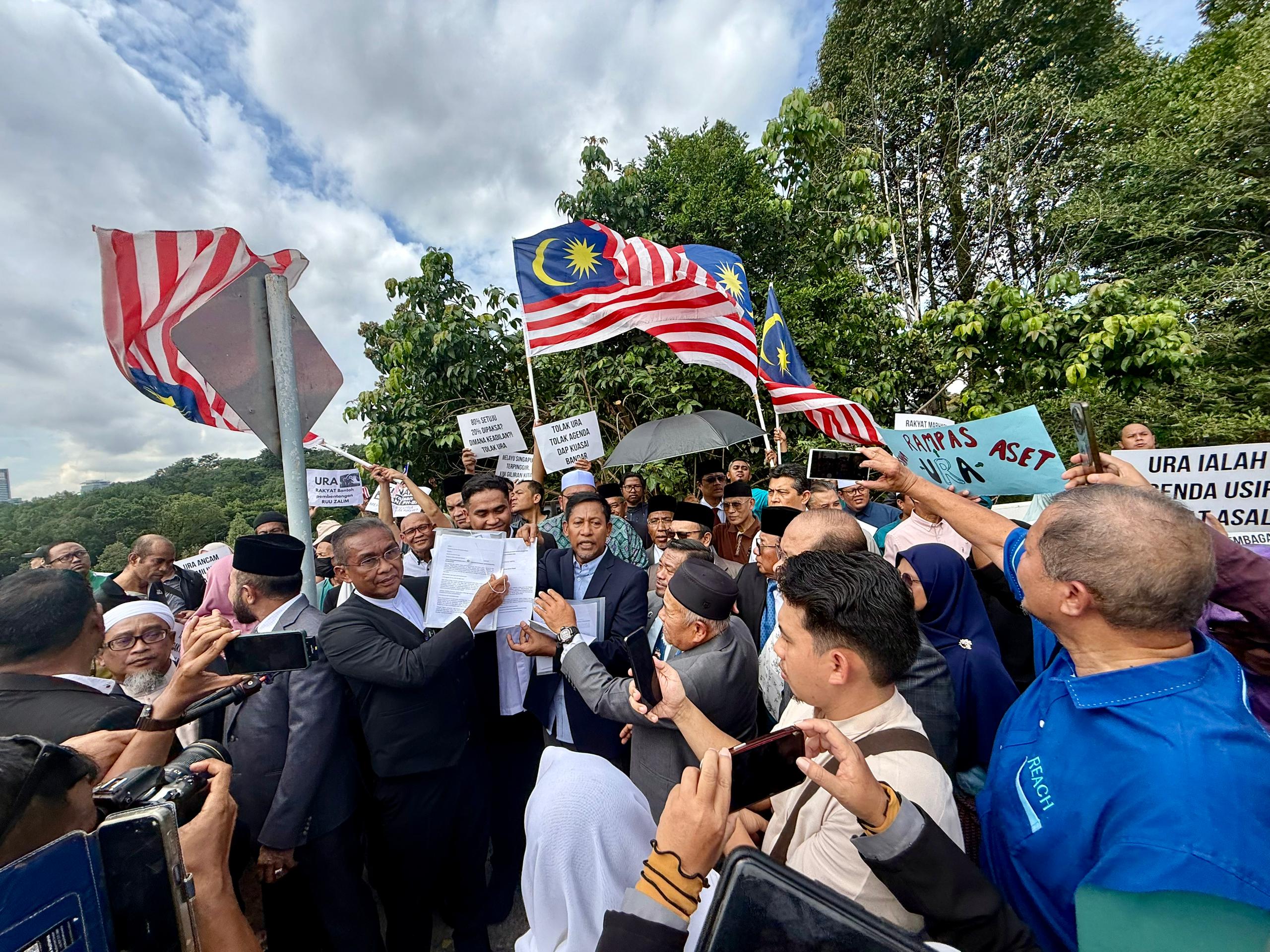 Ahli Parlimen Pembangkang Tolak URA, Desak Undi Belah Bahagian