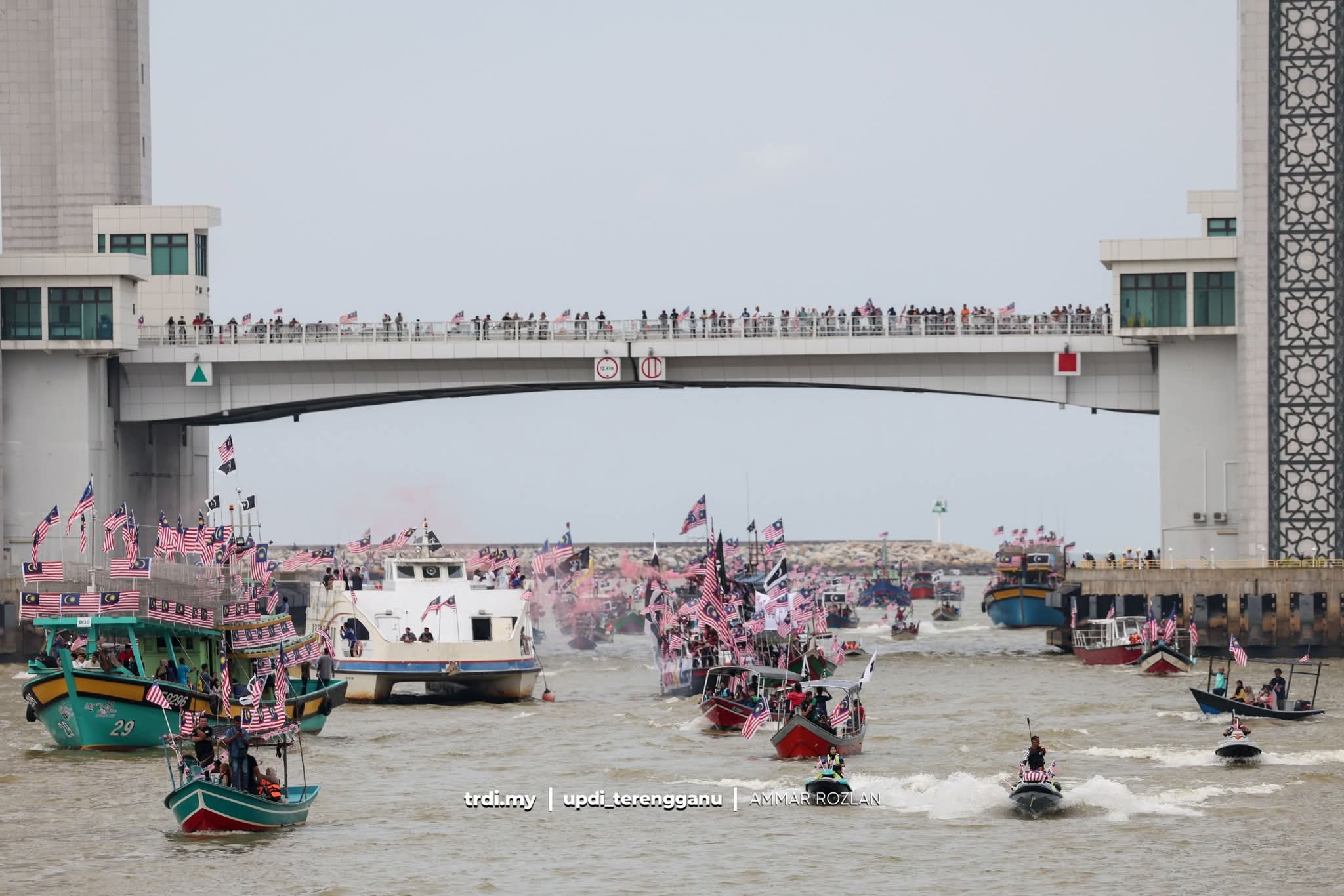 91 Kenderaan Air Meriahkan Perarakan Bot Merdeka Terengganu