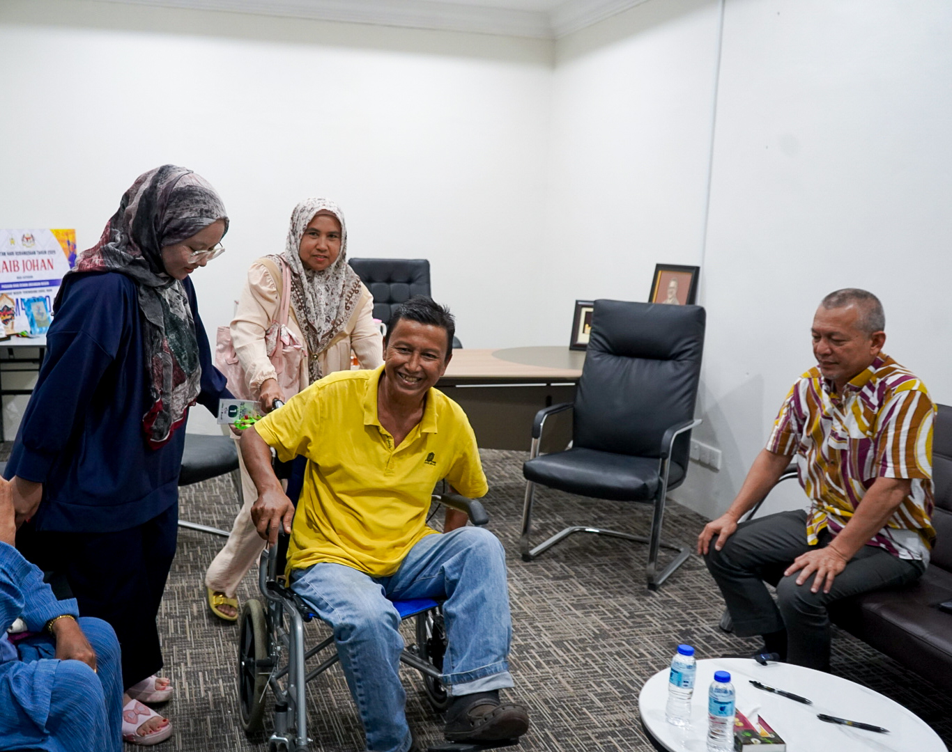 Setia Hingga Akhir, Isteri Korbankan Segala Demi Suami Sakit