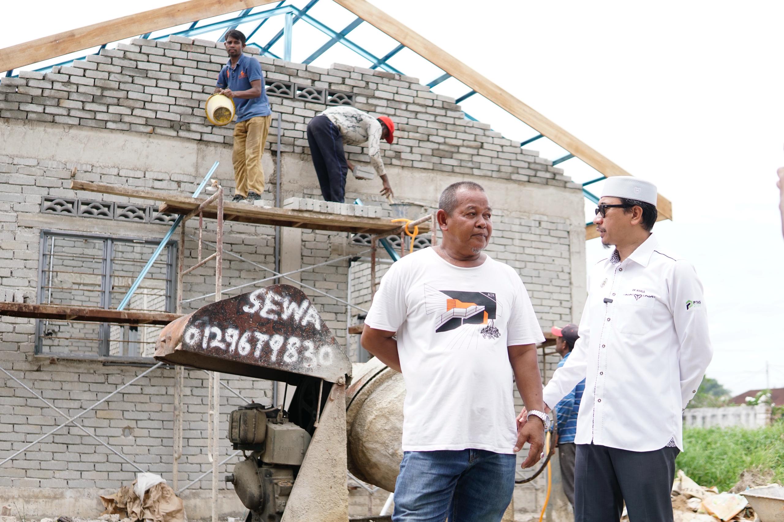 Khalil Pantau Pembinaan Rumah PPRT Di Batu Burok
