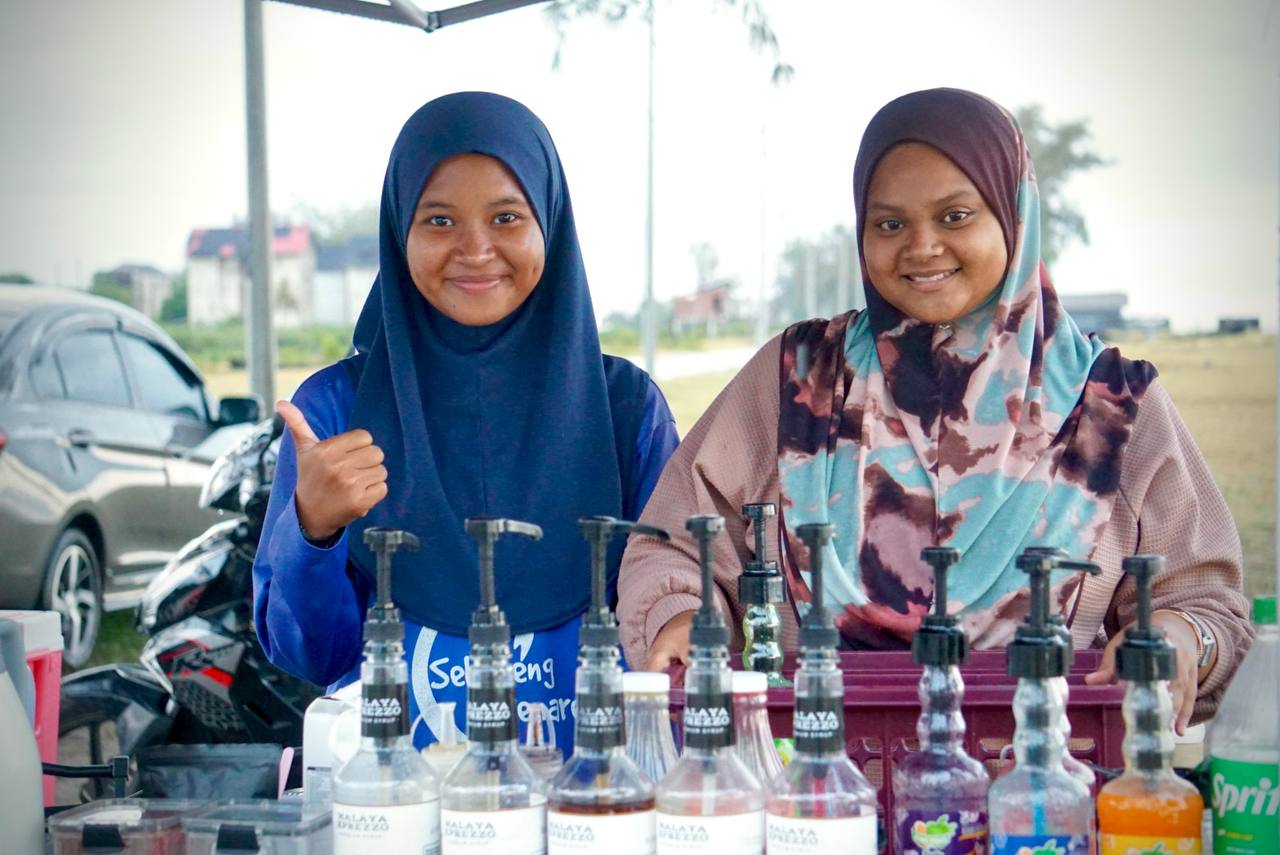 Dua Anak Muda Sasar Kedai Kopi Sebaris Jenama Tersohor