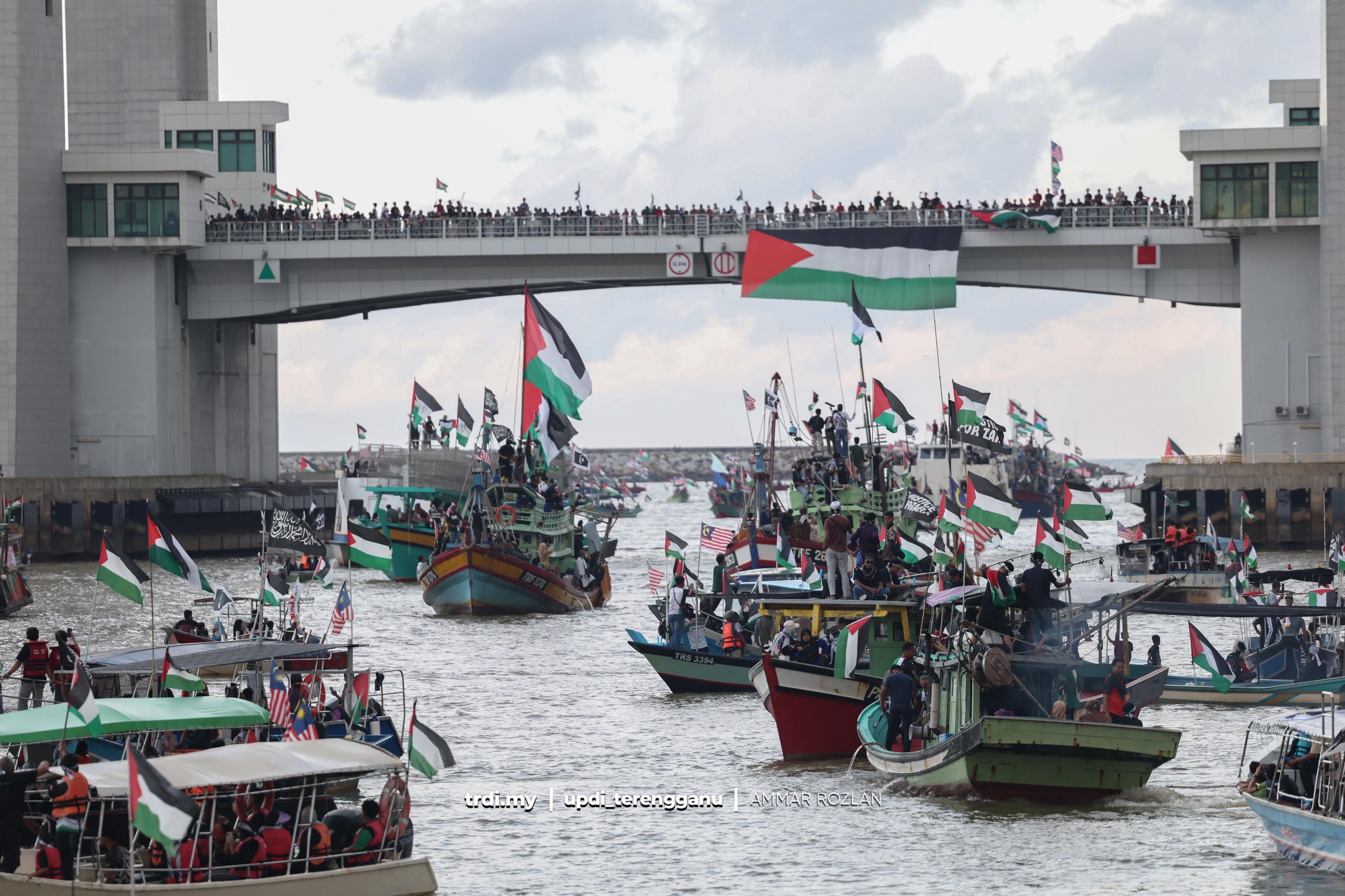 Muara Sungai Terengganu Jadi Saksi Solidariti Untuk Palestin Terus Membara