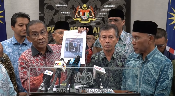 Peluru Hidup Dalam Masjid?