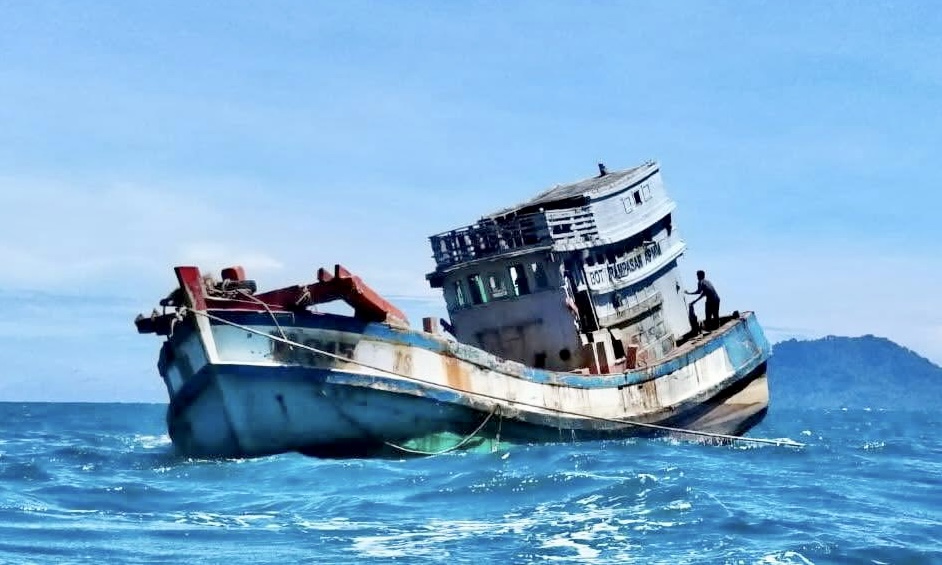 Bot Nelayan Vietnam Ditenggelamkan Sebagai Tukun Tiruan