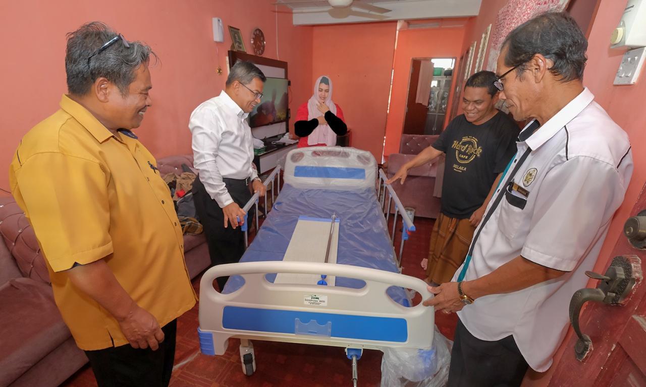 Leher Ditebuk Angkara Penyakit Misteri