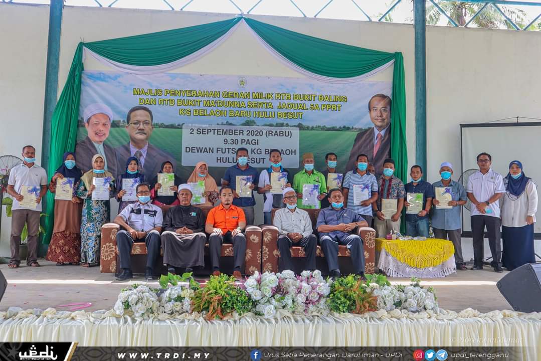 137 Penduduk Hulu Besut Gembira Terima Geran Tanah