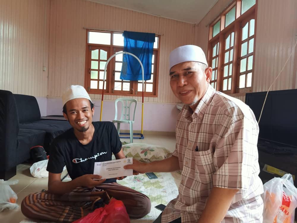 Lelaki Dipatuk Ular Dapat Perhatian