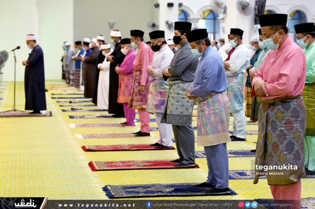 Sultan Terengganu Solat Sunat Aidiladha Di Masjid Al-Muktafi Billah Shah