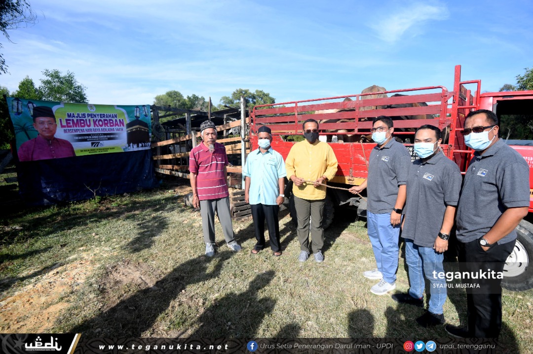 Ahmad Samsuri Serah 33 Lembu Korban