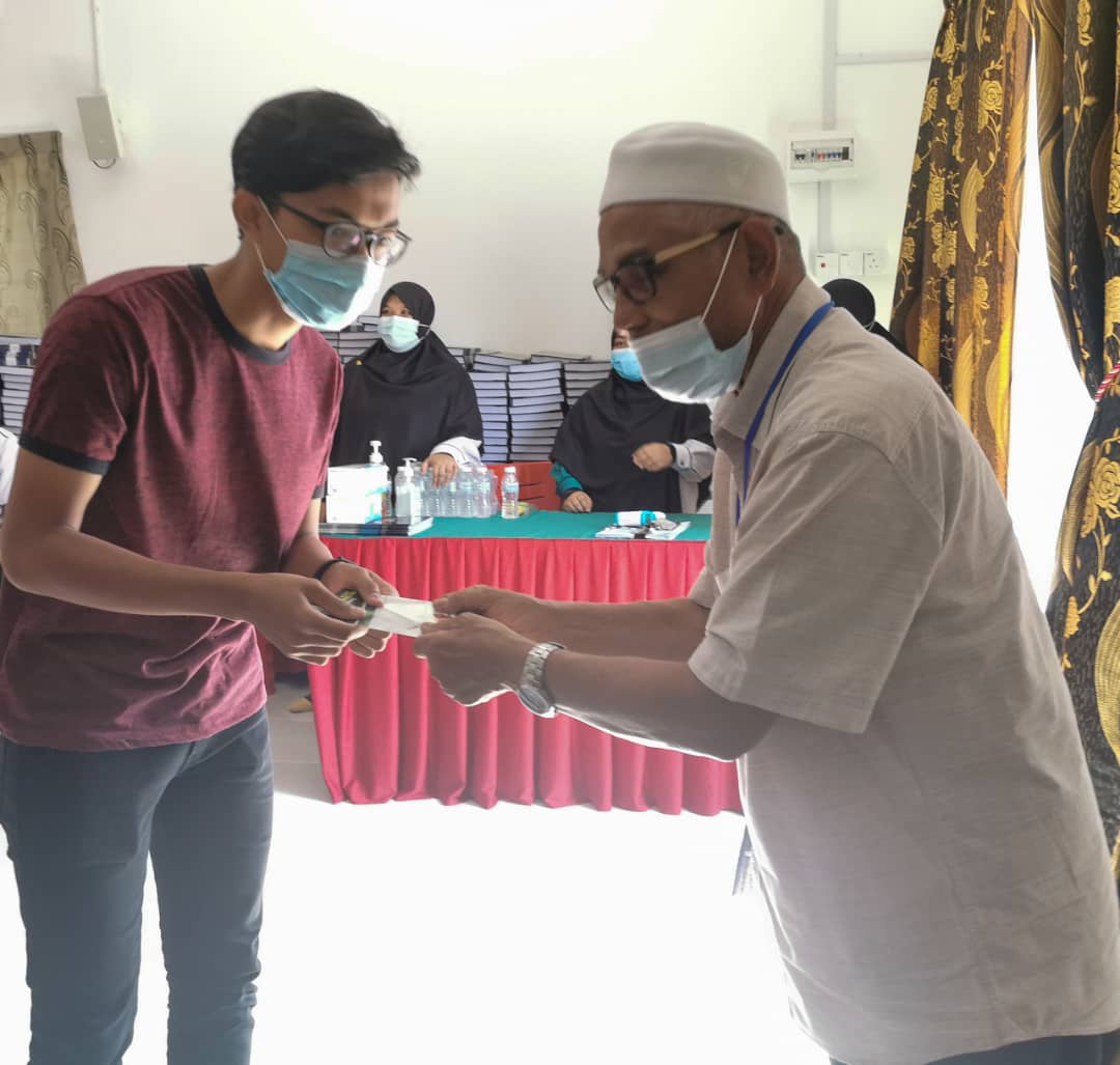 50 Bakal Siswa Terima Sumbangan