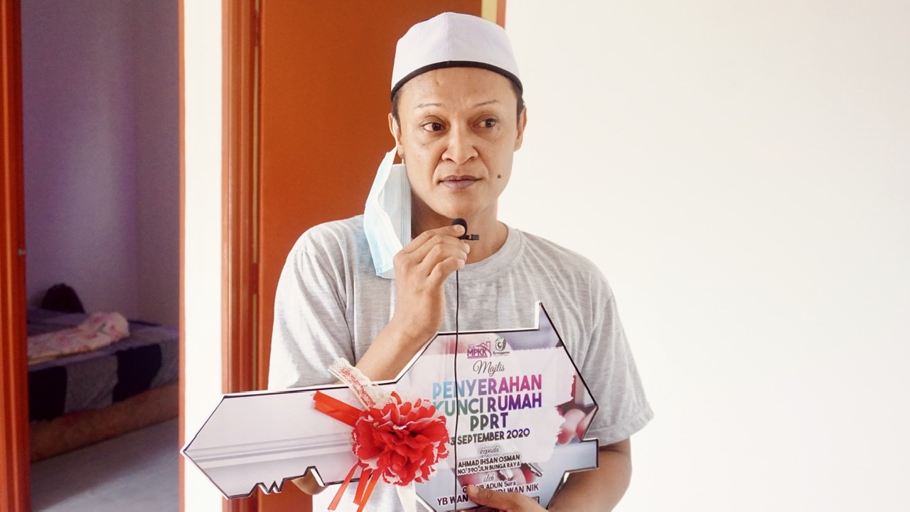 Ihsan Osman Terharu Dapat Rumah Baharu