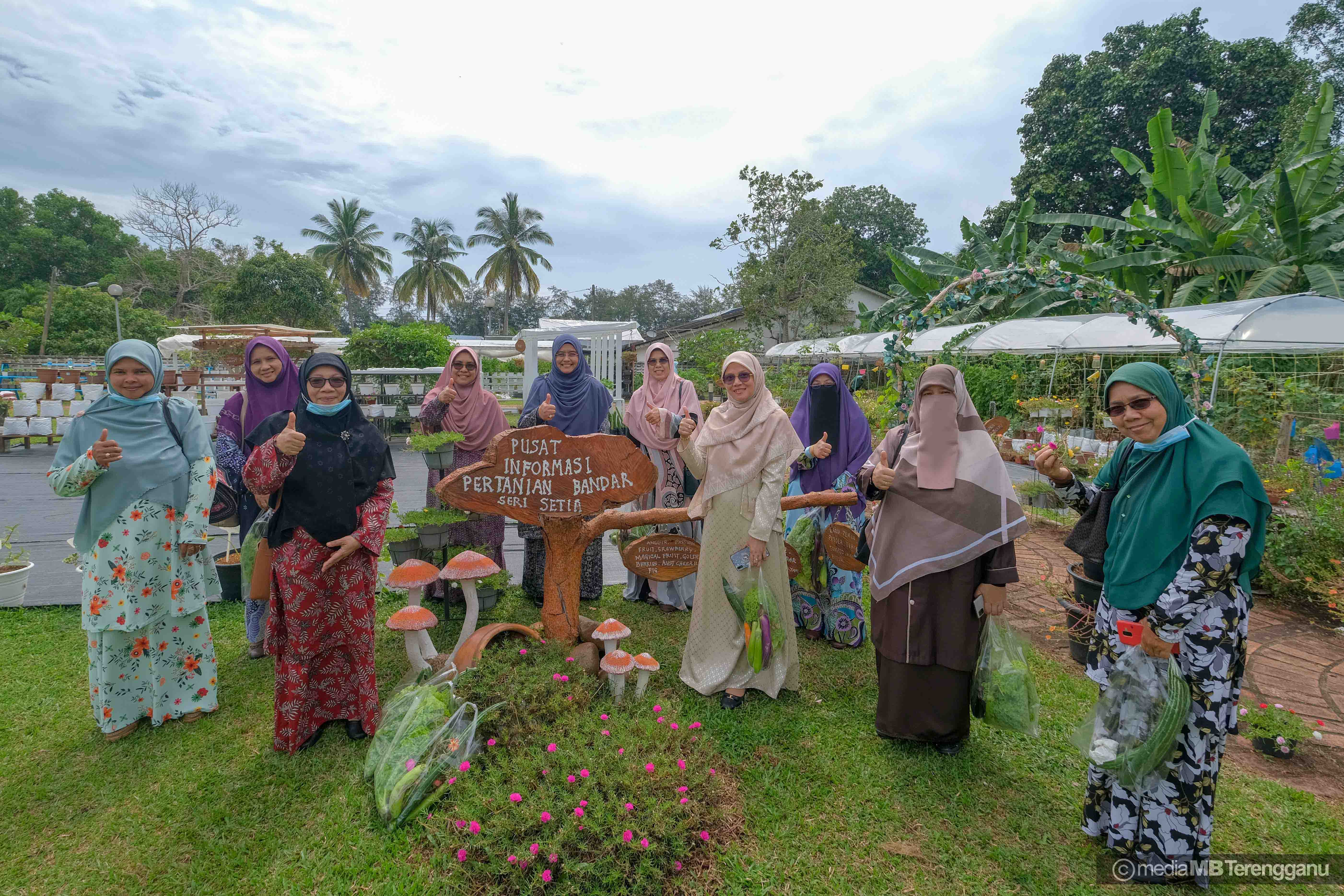 PIKAT Kunjungi Pusat Pertanian Bandar Isteri MB