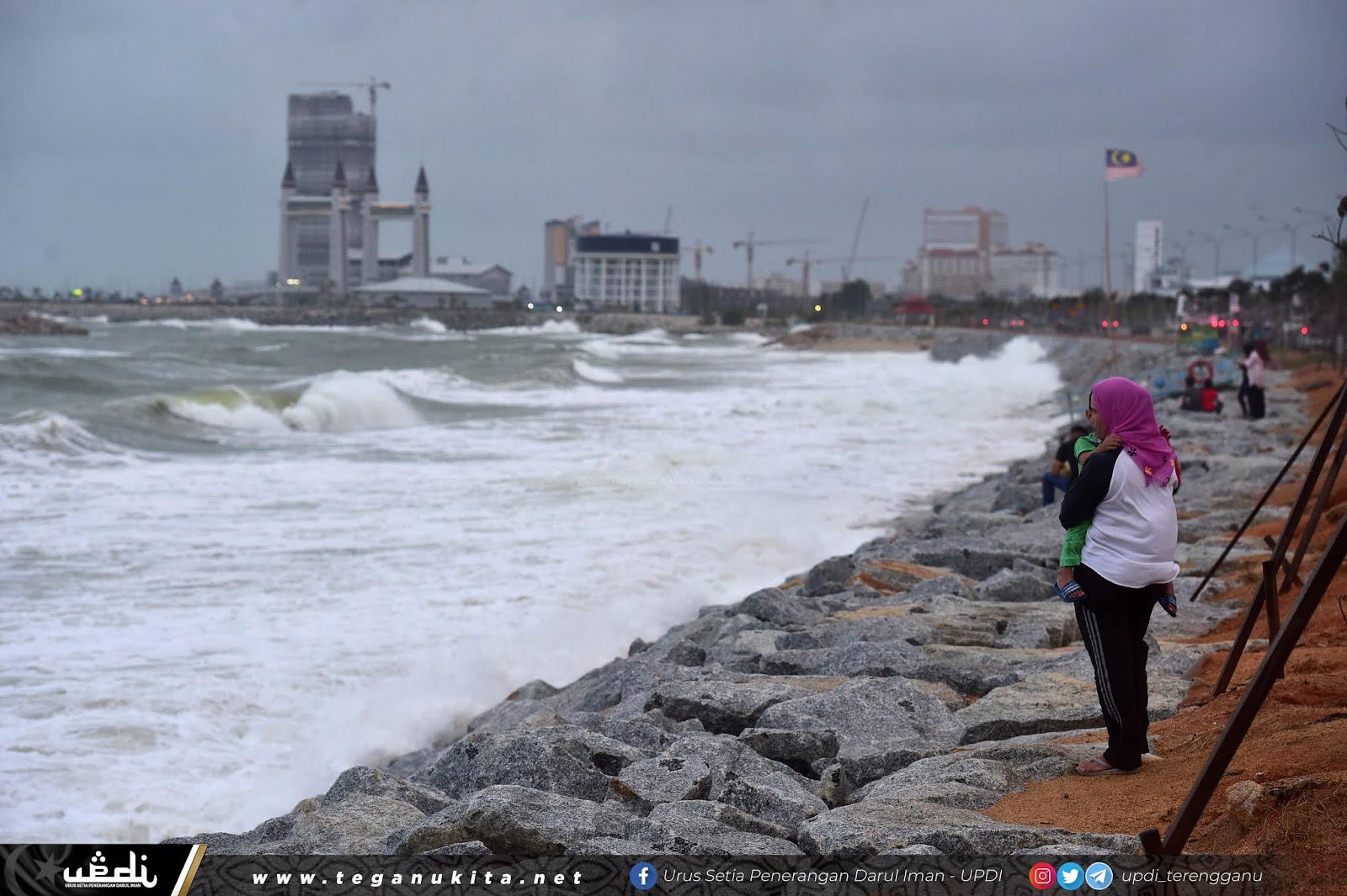 Bomba Pertingkat Rondaan Di Kawasan Pantai