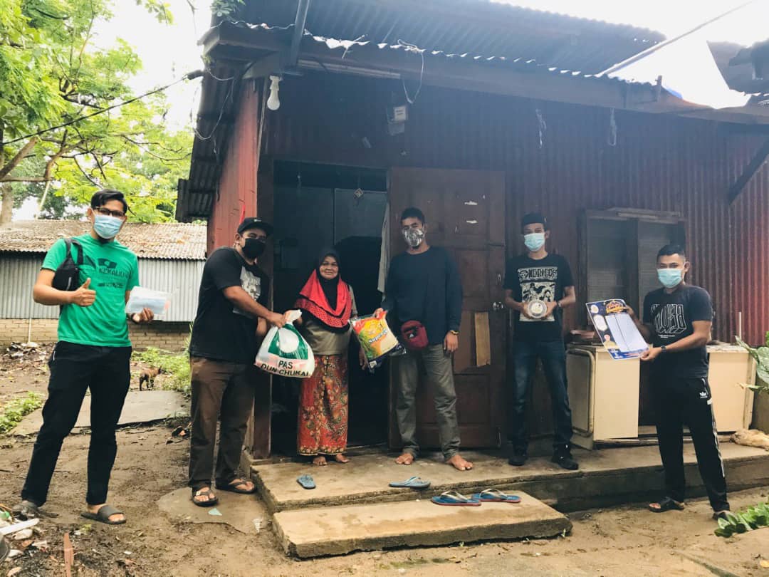 Pemuda Kampung Tengah Cukai Siap Sedia Bantu Penduduk